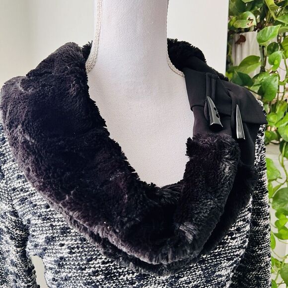 Frank Lyman Soft Fur Collar Black & Gray Stretchy Elegant Sweater - Size 8 - Picture 2 of 8